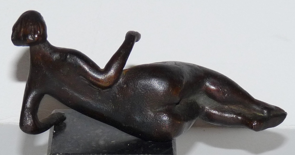 Piet van Heerden, Bronzen beeld op marmeren sokkel, Liggend naakt kopen? Bied vanaf 250!