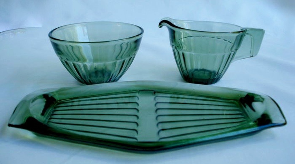 A.D. Copier art deco melk en suiker 'roomstel' op vlinder schotel - 1939 kopen? Bied vanaf 19!