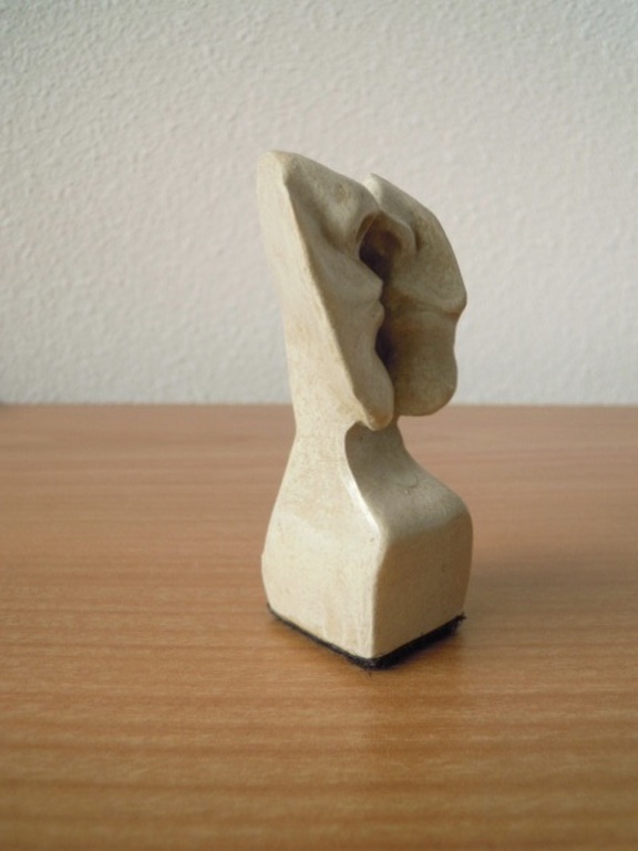 Prachtig beeldje gesigneerd met HK op de achterzijde en is 9 cm hoog. kopen? Bied vanaf 15!