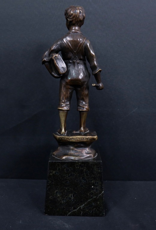 Spiro Schwatenberg: Gepatineerd bronzen sculptuur, Jongen met boek kopen? Bied vanaf 1!