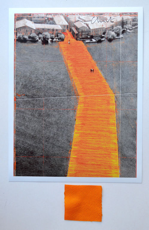 Christo- The Floating Piers- offset litho handgesigneerd- 33 x 25,5 cm plus stof verkocht voor € 80!