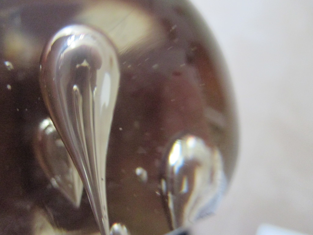 Leerdam? Een kavel met twee presse papiers met luchtbellen kopen? Bied vanaf 12!