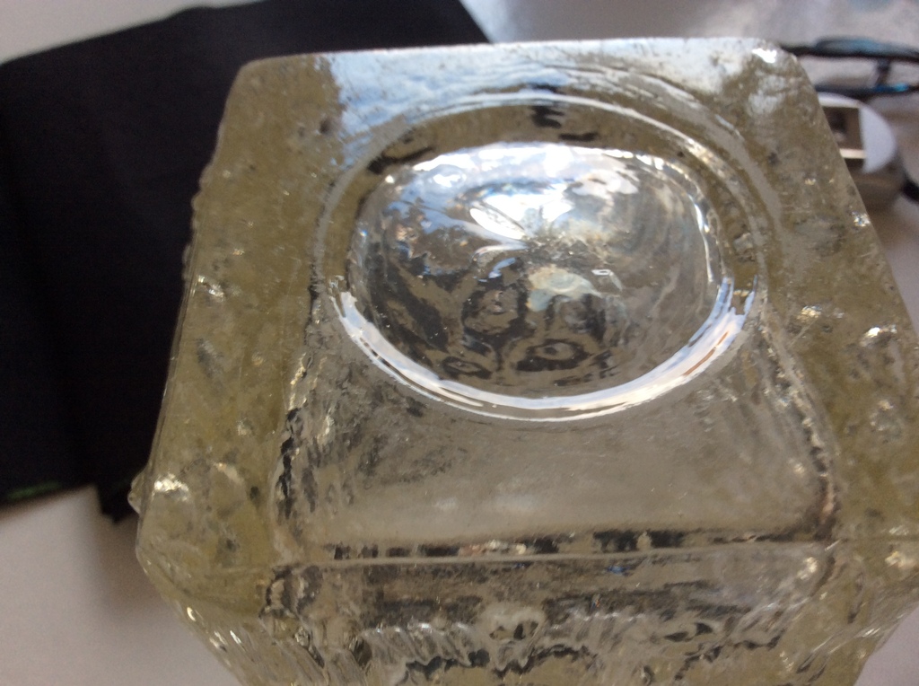 Ongespecificeerd - Frankrijk? Blok vaas met reliëf  kopen? Bied vanaf 1!