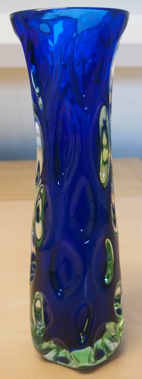 Skrdlovice-  zware cobalt blauwe en lichtgroene glazen lens vaas kopen? Bied vanaf 42!