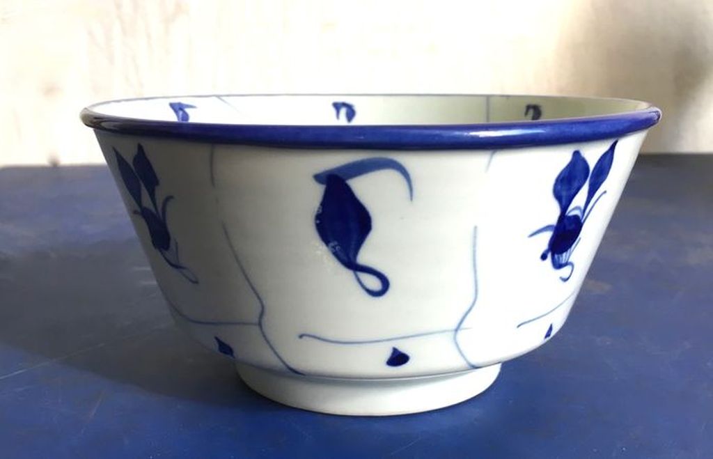 A Japanese blue and white bowl with spiral decoration - Arita - ca. 1875 kopen? Bied vanaf 29!