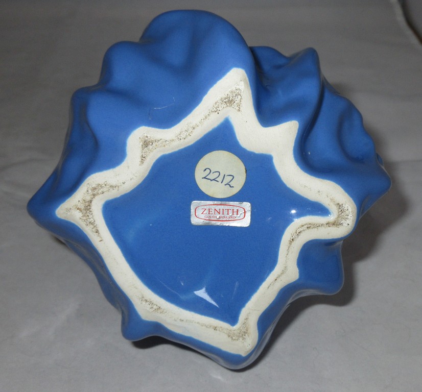 Zenith Gouda - Bijzonder hardblauw platelen vaasje kopen? Bied vanaf 25!