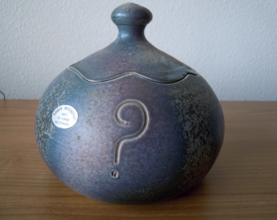 Adrie Moerings  Gouda 1939-2010 - keramiek pot 18 X 18 cm - gesigneerd. kopen? Bied vanaf 15!