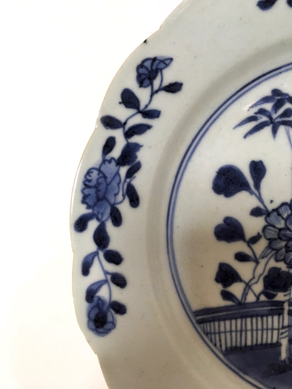 Chinees bord - Qianlong periode - met floraal decor - Uit ca. 1770 kopen? Bied vanaf 1!