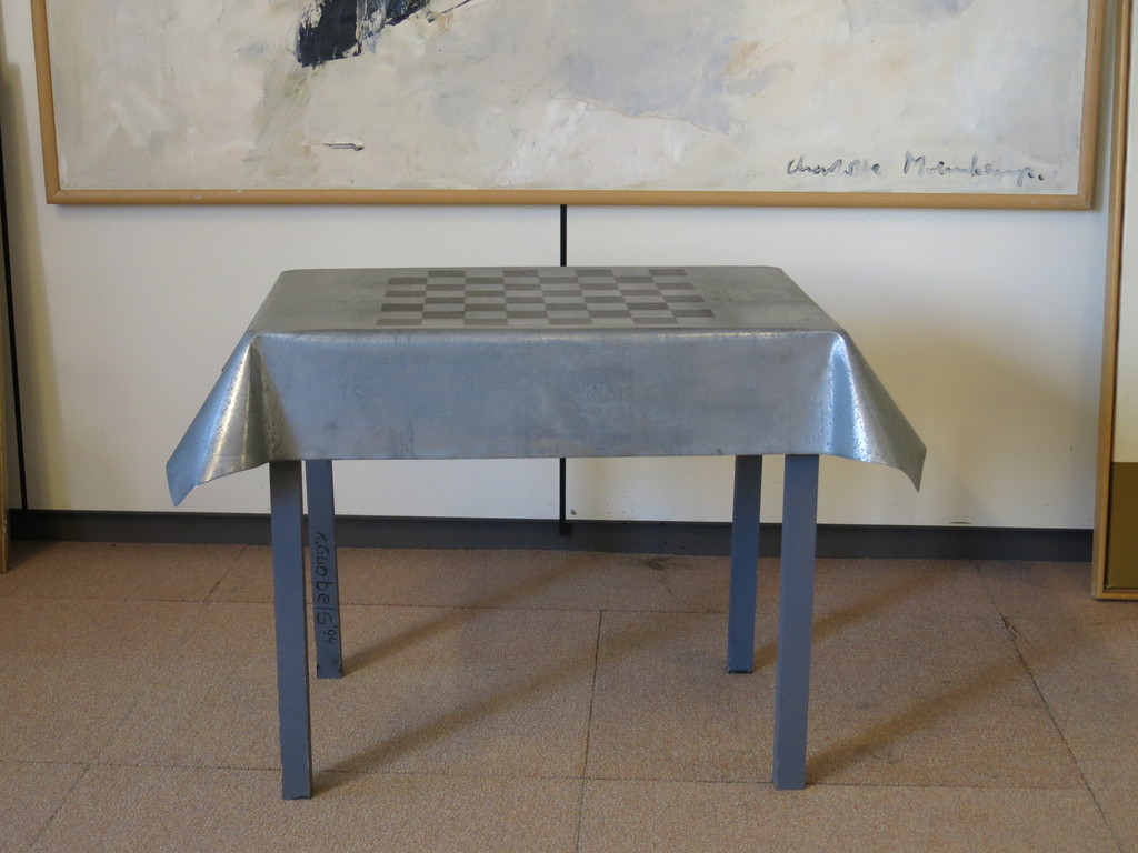 Klaas Gubbels: Zink en hout, Schaaktafel kopen? Bied vanaf 650!