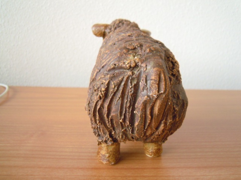 Handgemaakt beeldje van schaap 19 X 13 cm - gesigneerd JB. kopen? Bied vanaf 20!