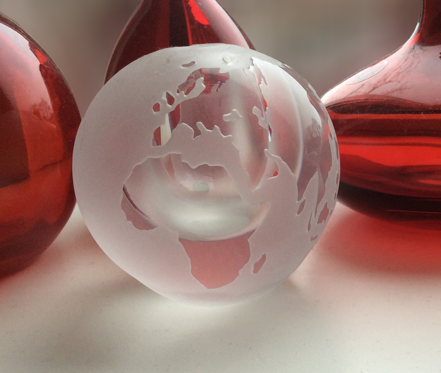 Kristallen wereldbol uit Tsjechië kopen? Bied vanaf 29!