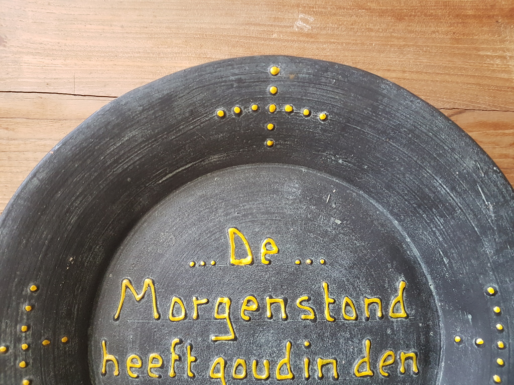 Art Nouveau keramiek spreukenbord met decoratie in ringeloor techniek kopen? Bied vanaf 1!