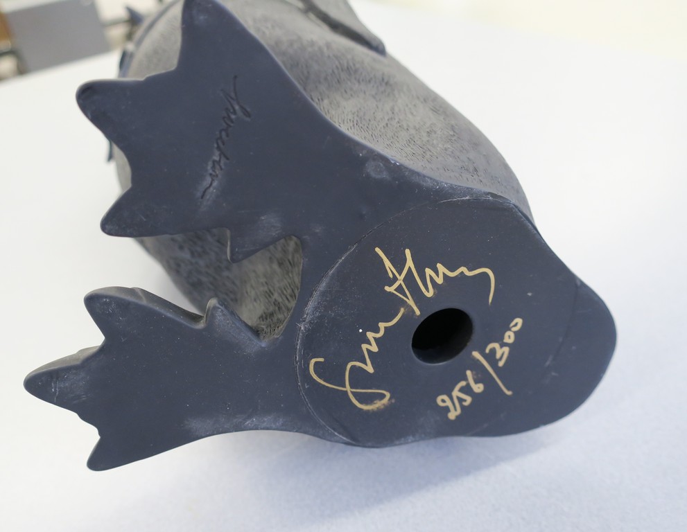 William Sweetlove: Gerecycled plastic, Penguin met waterfles zwart kopen? Bied vanaf 220!