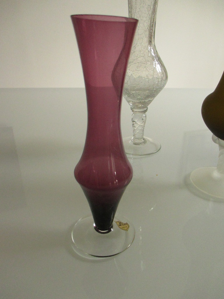 Een kavel met vier narcissenvaasjes kopen? Bied vanaf 8!