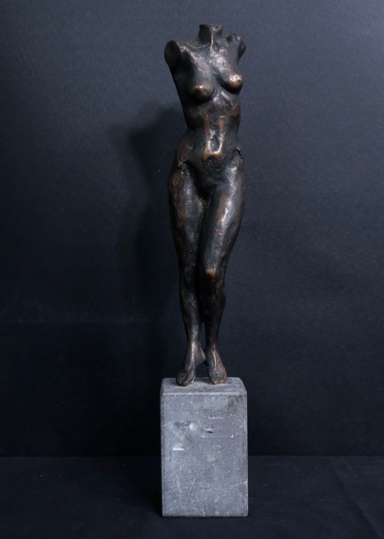 Onbekende kunstenaar: Massief bronzen sculptuur, Vrouwelijk naakt verkocht voor € 350!