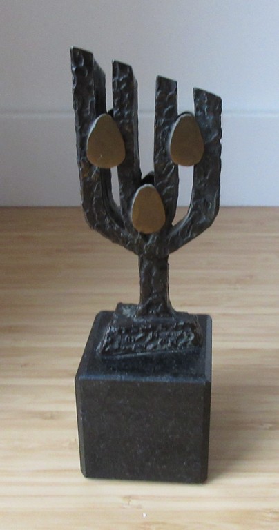 Onbekende kunstenaar - Bronzen beeld van gestileerde boom op marmeren voet getit kopen? Bied vanaf 28!