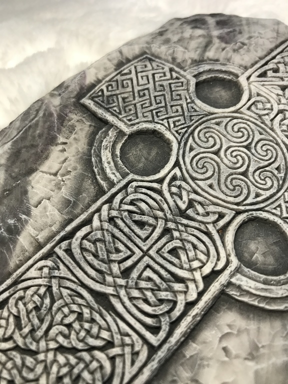 Unieke Kruis op Marmer Steen kopen? Bied vanaf 1000!