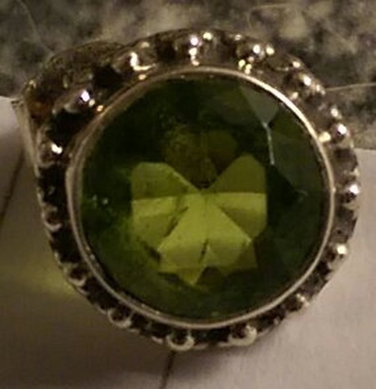 Zilveren oorbellen met peridot(helder groen) kopen? Bied vanaf 20!