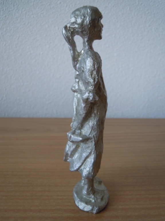 Corry Ammerlaan beeldje -Sophietje met pop - 14 cm hoog kopen? Bied vanaf 25!