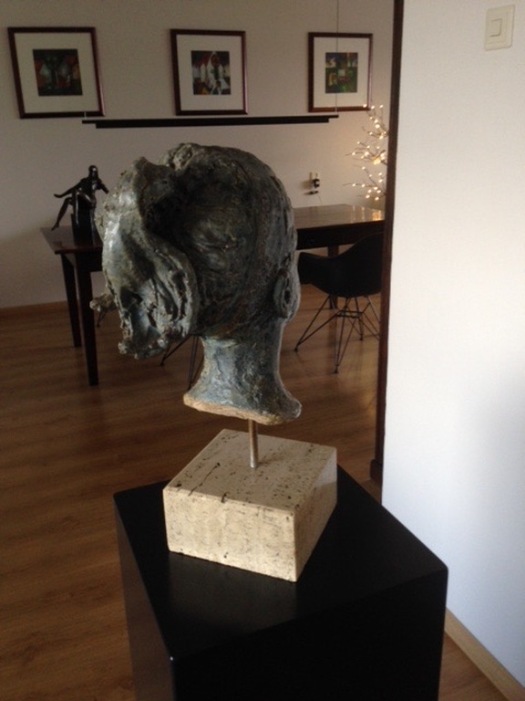 Handgemaakt groot beeld van jonge vrouw - gesigneerd met KB'62 - 45 cm hoog. kopen? Bied vanaf 85!