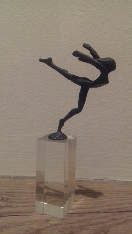 Verbronsde sculptuur op perspex sokkel  **VRIJHEID**. kopen? Bied vanaf 19!