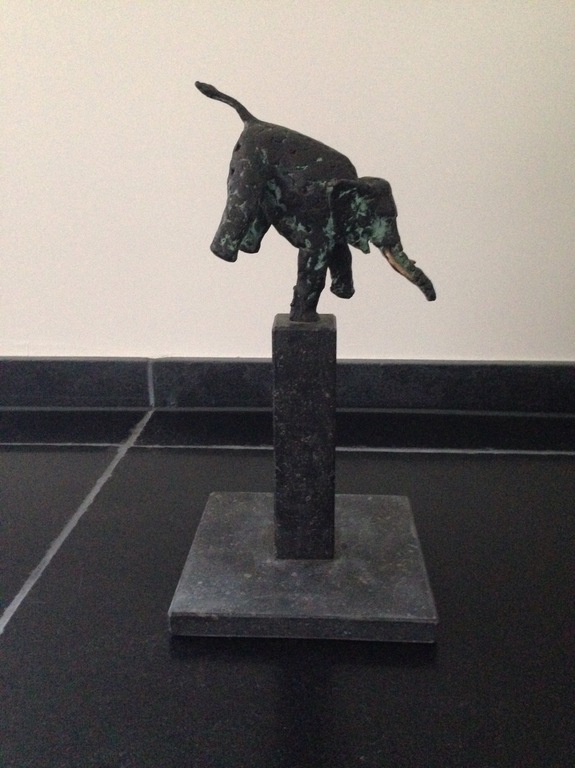 Olifant balancerend op 1 poot kopen? Bied vanaf 300!