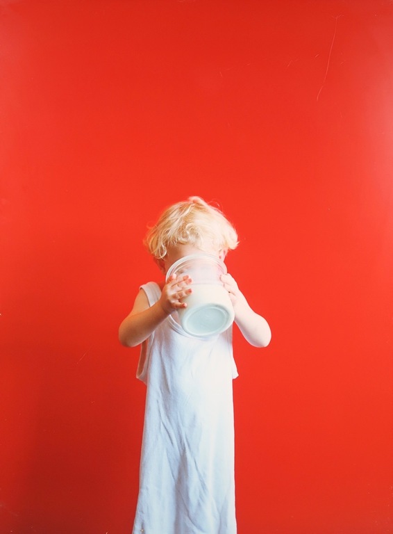 Judith Samen: C-print, Little Fritz drinking milk - Ingelijst (Groot!) kopen? Bied vanaf 250!