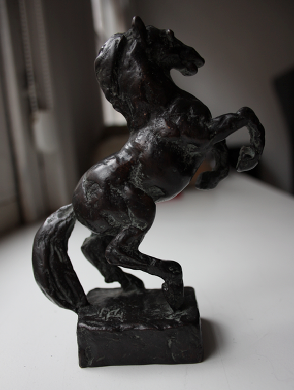 Margot Hudig: Stijgerend Paard: Brons verkocht voor € 350!