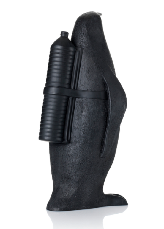 William Sweetlove: Gerecycled plastic, Penguin met waterfles zwart kopen? Bied vanaf 220!