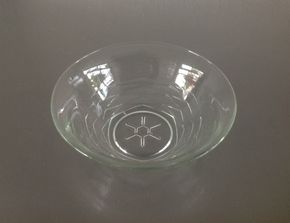 A.D. COPIER: twee glazen schalen, servies Pijnappel kopen? Bied vanaf 12!