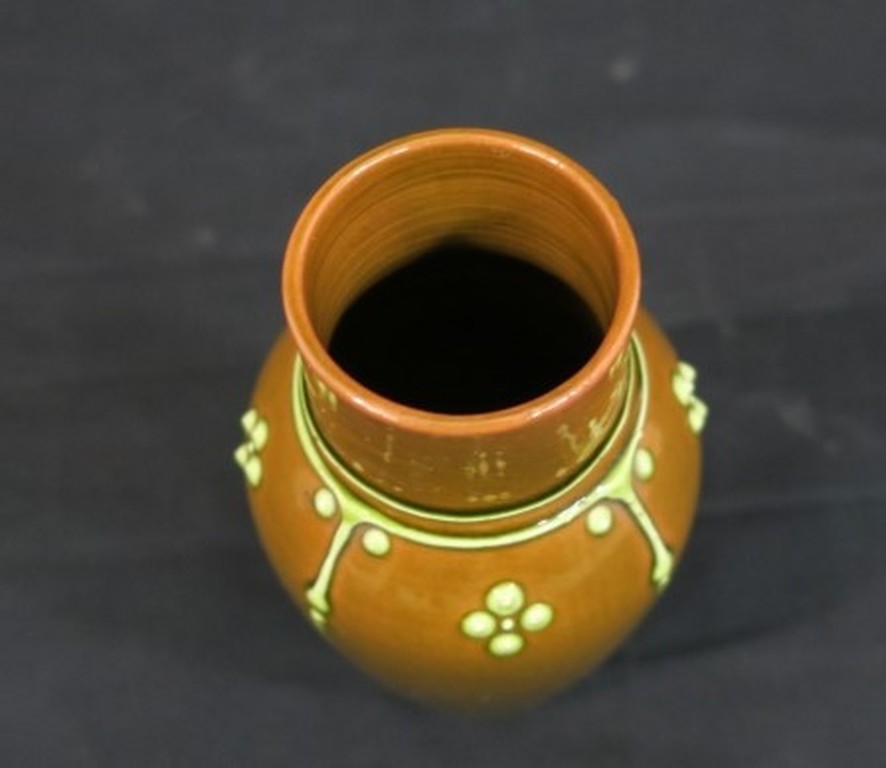 Katwijk: Geglazuurd vaasje met gestileerd decor kopen? Bied vanaf 30!