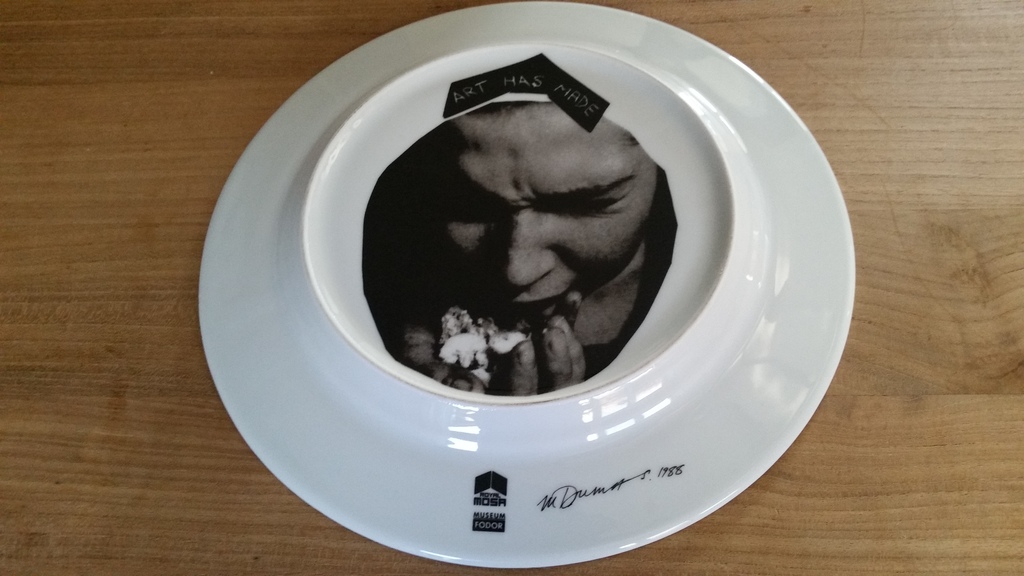 Servies ( 1988 nr 118 )  tekening ontworpen door Marlene Dumas  kopen? Bied vanaf 700!