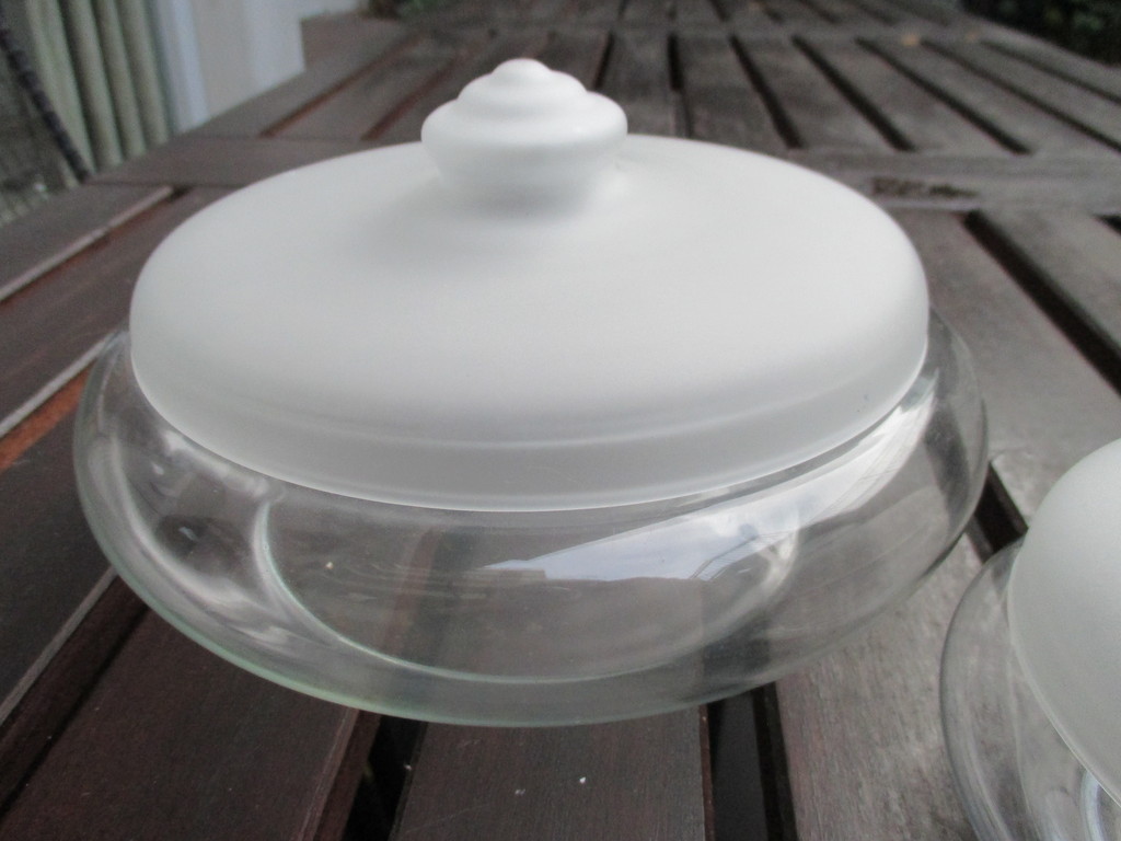 Leerdam, Jacques Boon, Leerdam koekdoos van glas en een bonbonniere kopen? Bied vanaf 8!