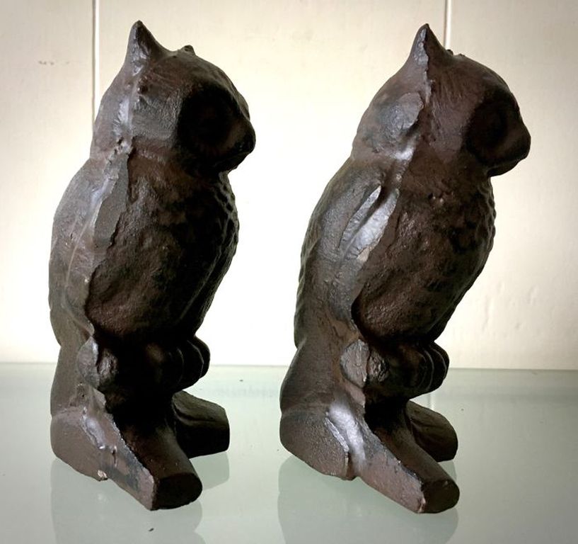 Twee stilistische gietijzeren sculpturen: Uilen - 1ste helft 20e eeuw Frankrijk kopen? Bied vanaf 19!