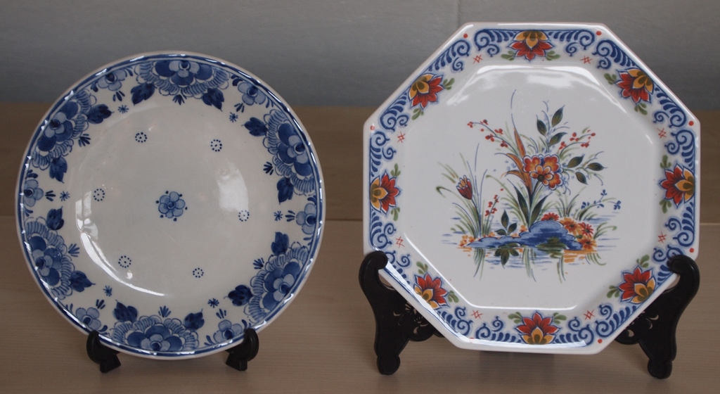 Lot; De RAM, delftsblauw wandbordje en Zenith polychroom zeskantig wandbordje VG kopen? Bied vanaf 1!