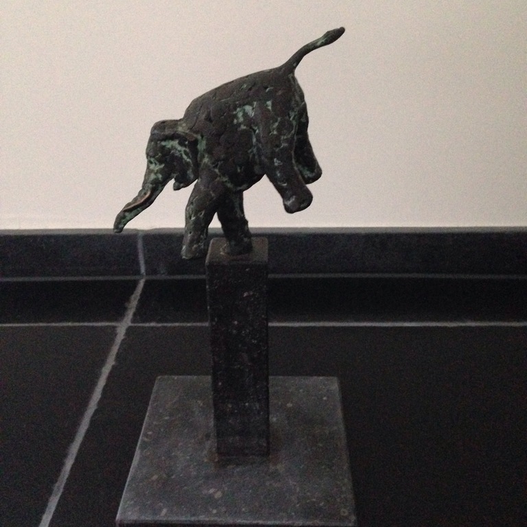 Olifant balancerend op 1 poot kopen? Bied vanaf 300!