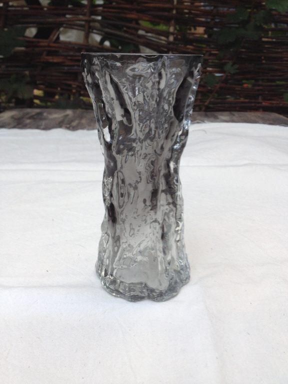 Whitefriars antraciet glazen "Bark" of "Bast vaas ontwer Geoffrey Baxter kopen? Bied vanaf 25!