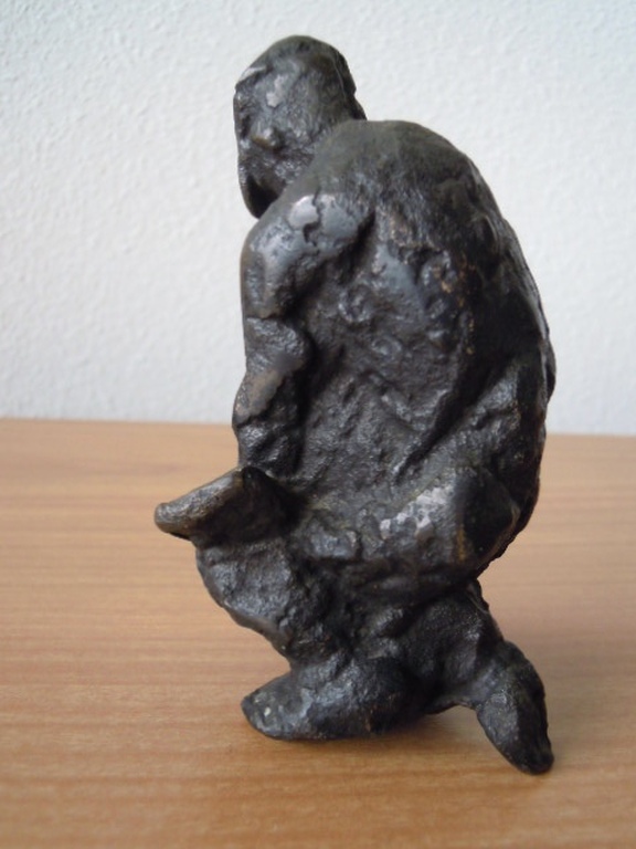 Massief zwaar bronzen beeldje JAAP HARTMAN 12 cm hoog- gesigneerd. kopen? Bied vanaf 25!