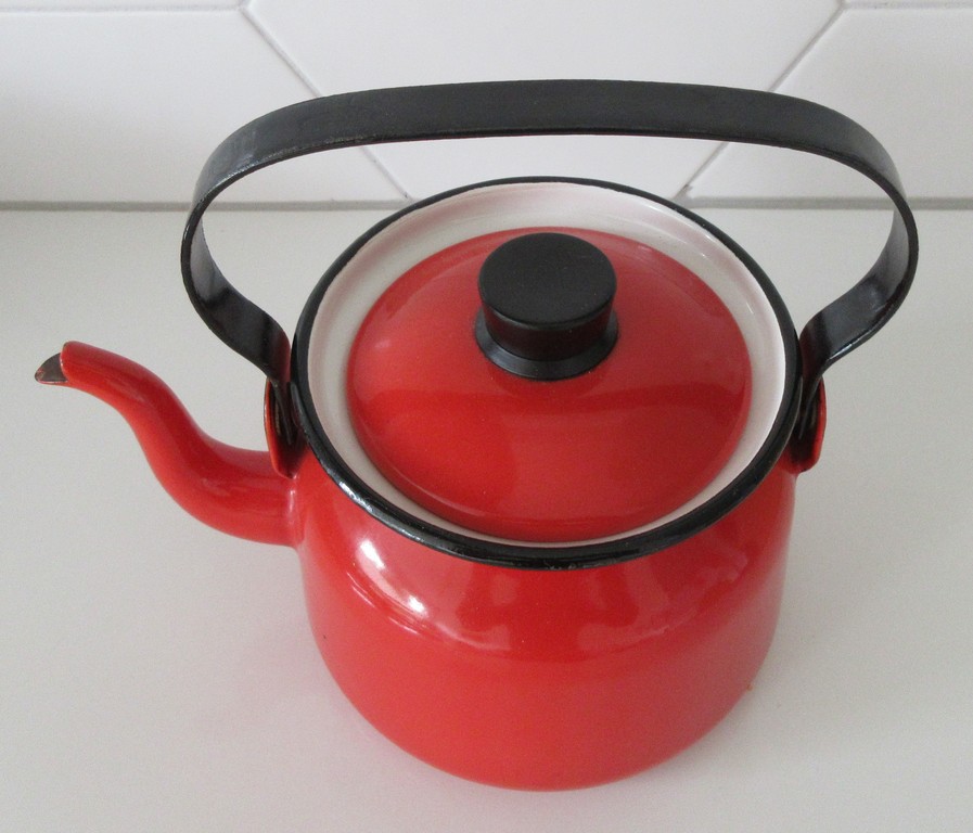 Kaj Franck voor Arabia Finel - Emaille kersenrode theepot kopen? Bied vanaf 30!