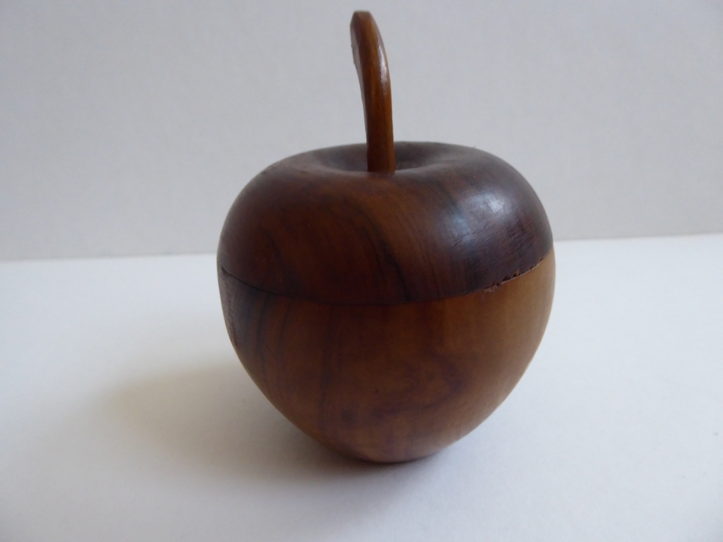 houten appeltje uit de jaren '60 kopen? Bied vanaf 11!