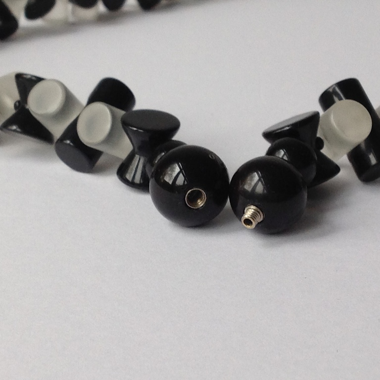 Ketting, hars gerecycled   ontwerp Carlos Sobral  BraziliÃ« kopen? Bied vanaf 45!