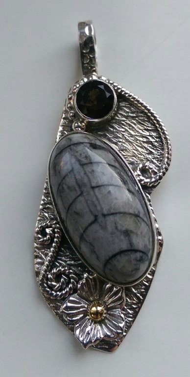 Zilveren design hanger met orthoceras  kopen? Bied vanaf 11!