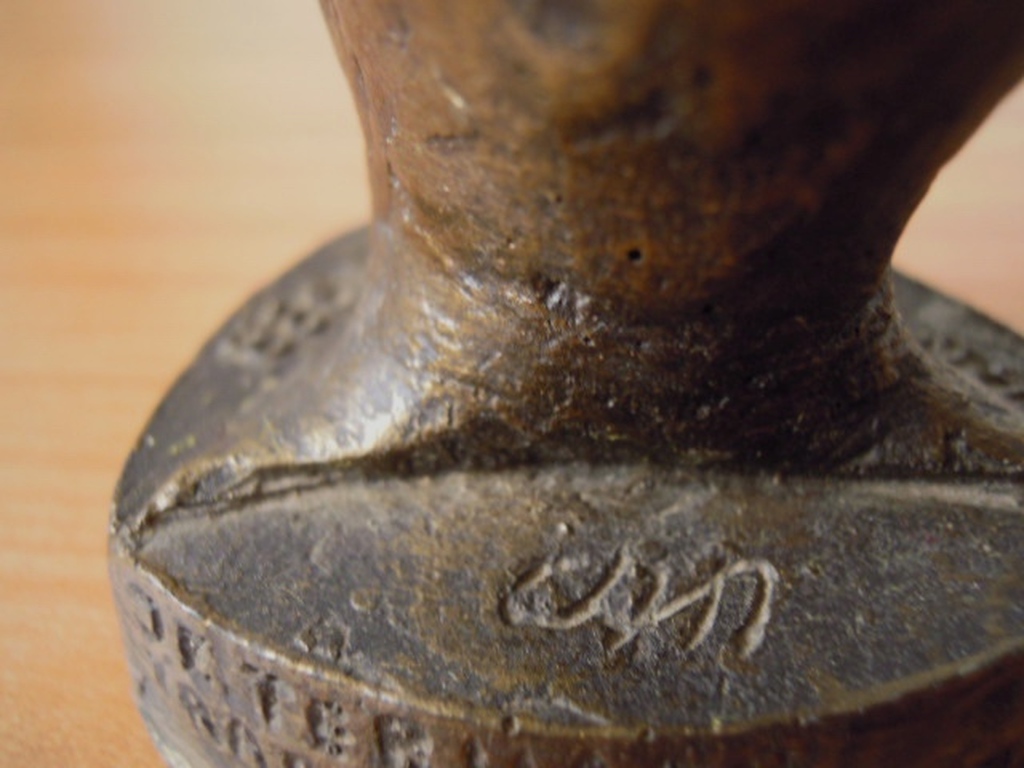 Prachtig beeldje CORRY  AMMERLAAN 10 cm hoog = gesigneerd. kopen? Bied vanaf 10!