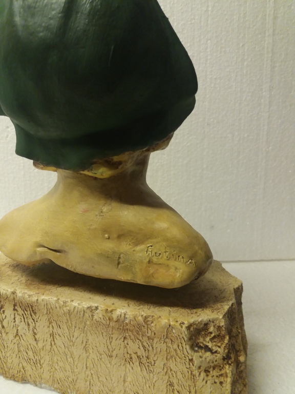 Een polychroom beschilderde gipsen buste van een jonge vrouw, kopen? Bied vanaf 1!