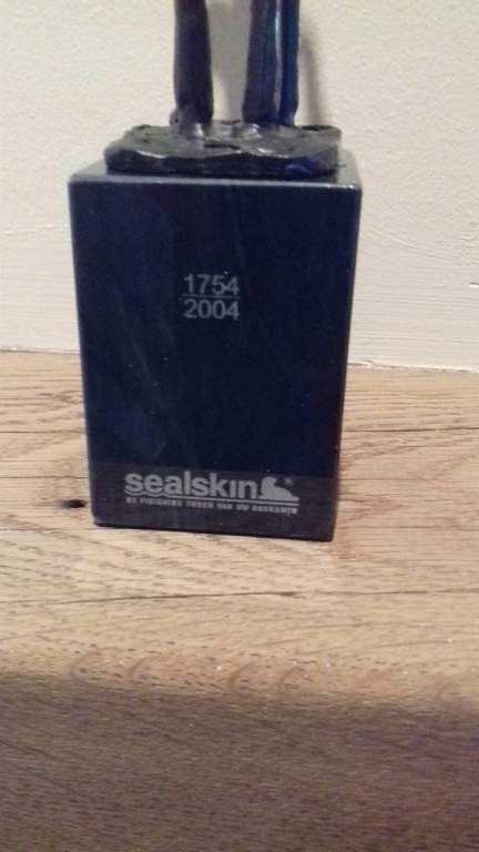 Zwaar verbronsde sculptuur op marmeren sokkel - TEAMBUILDING -  kopen? Bied vanaf 35!