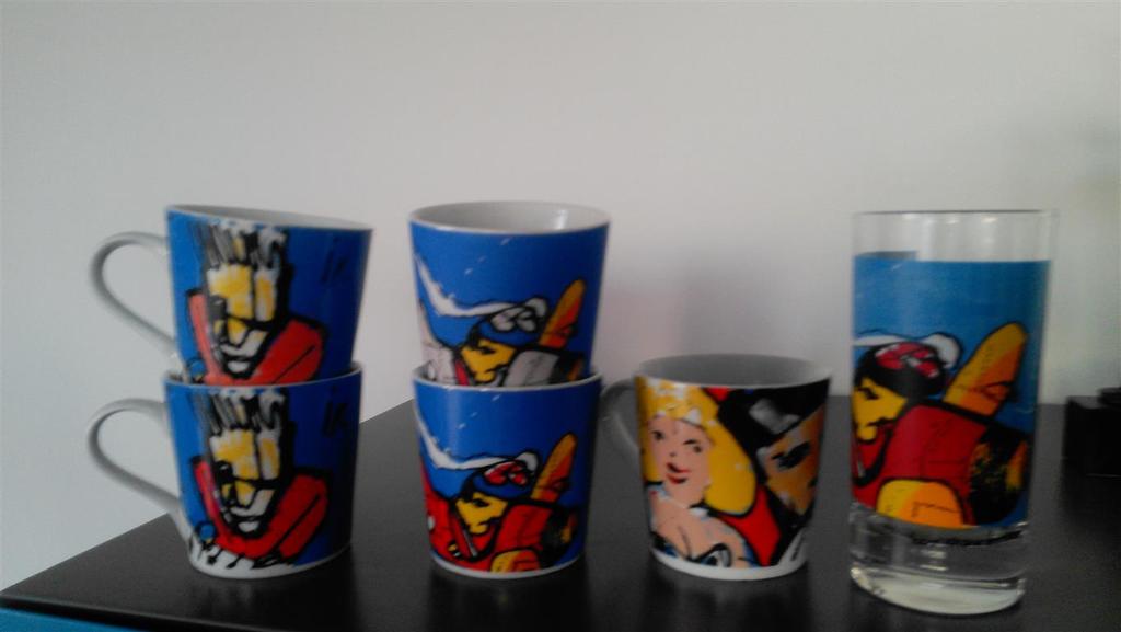 5 Herman Brood kopjes plus glas kopen? Bied vanaf 9!