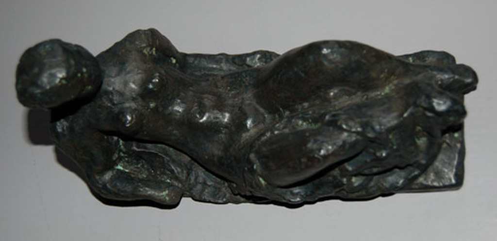 Charlotte van Pallandt: bronzen beeld- liggend naakt met draperie kopen? Bied vanaf 1200!