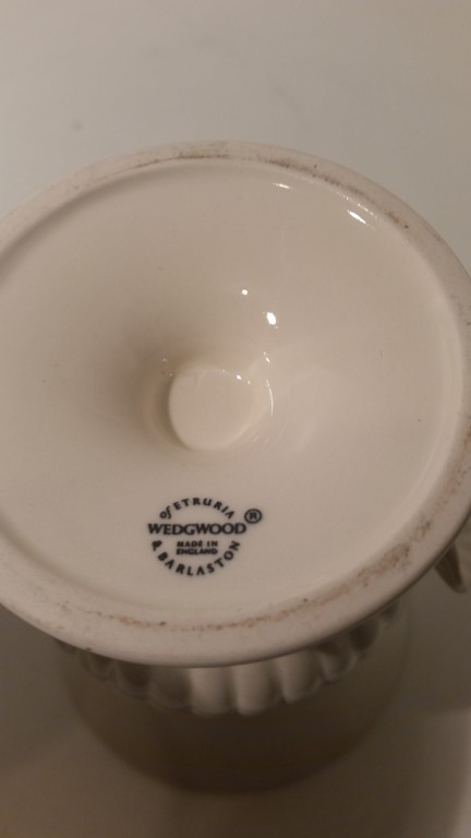 Wedgwood Etruria Barlaston England 2 keramieke vazen kopen? Bied vanaf 20!