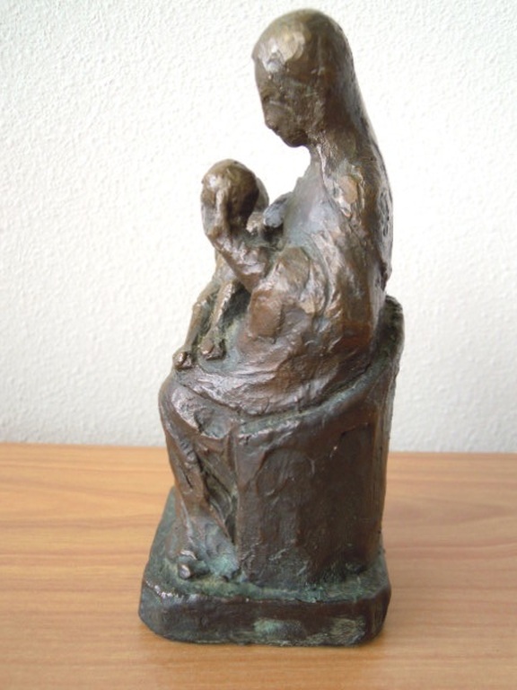 Prachtig bronzen beeld MARIA MET KIND OP SCHOOT. kopen? Bied vanaf 85!