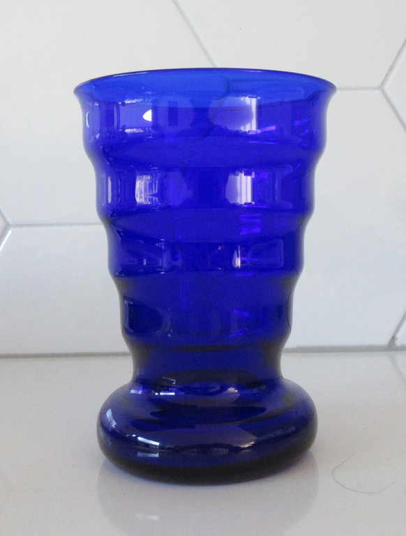 K.P.C. de Bazel voor Leerdam - Geribde blauw glazen vaas Model "S" kopen? Bied vanaf 48!
